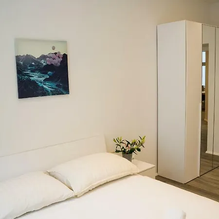 Apartment Next To The Charles Bridge